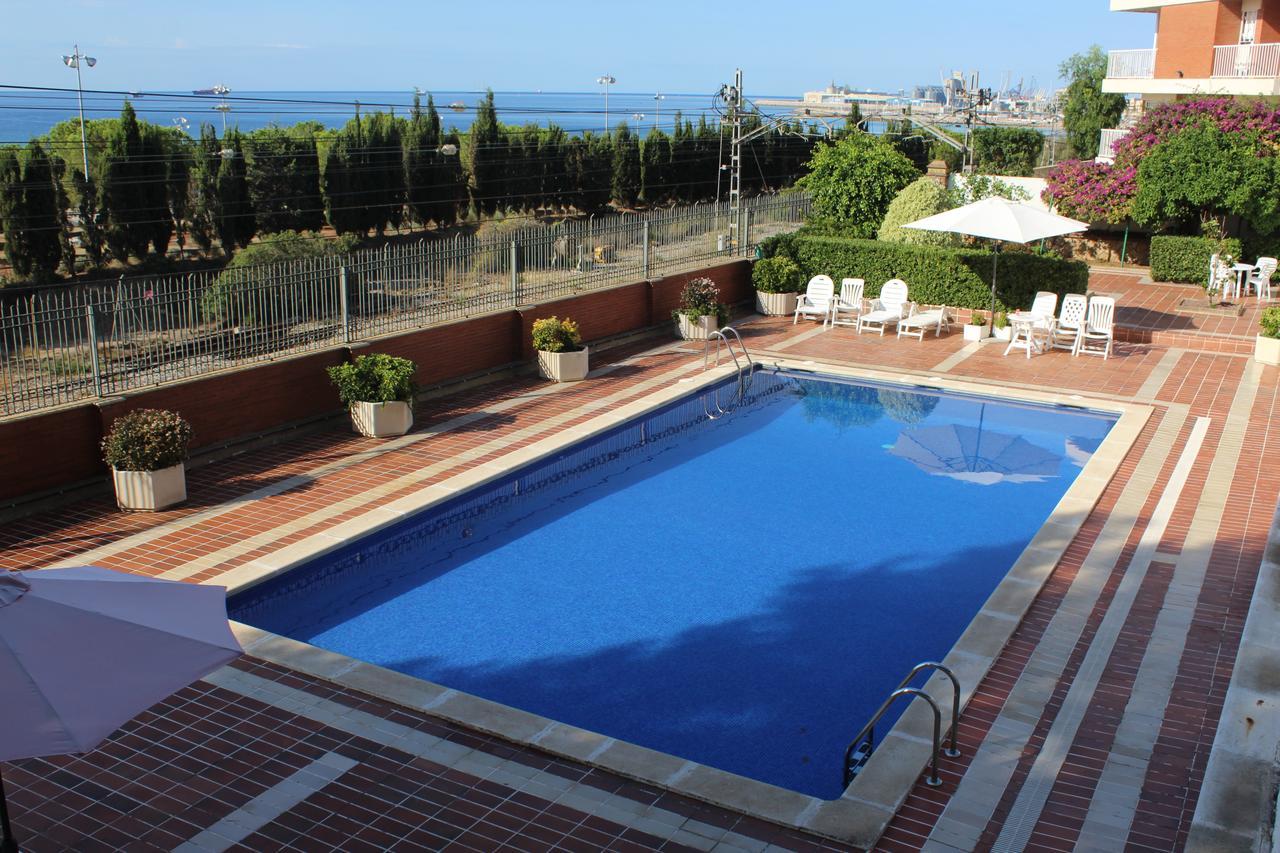 With Seaview Pool Robert D'aguilo * Tarragona